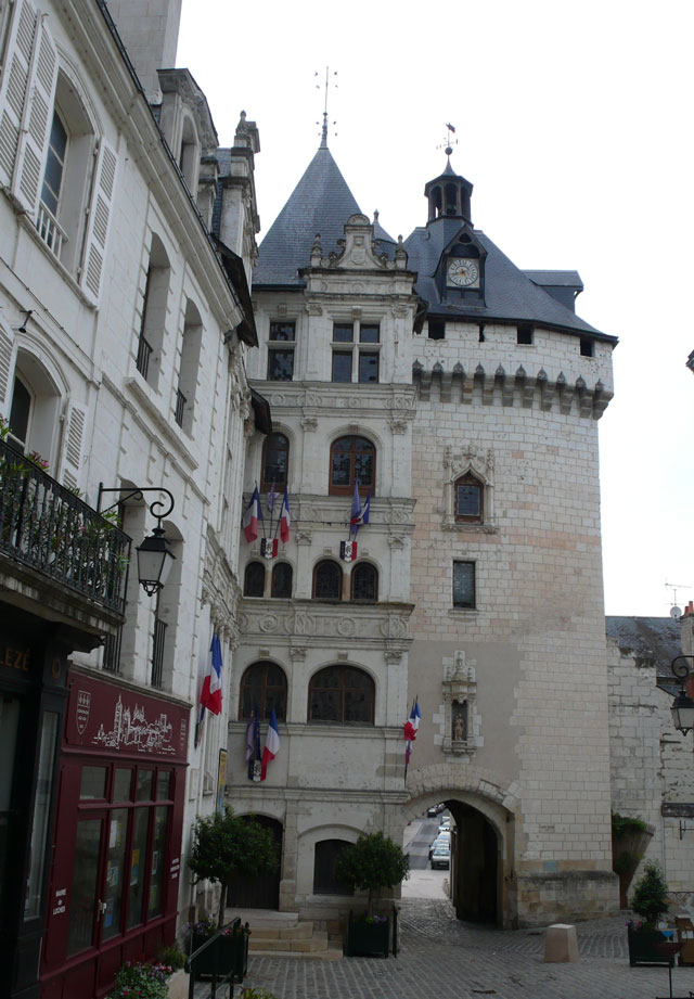 Porte Picois and Town Hall in Loches, examples of Renaissance architecture