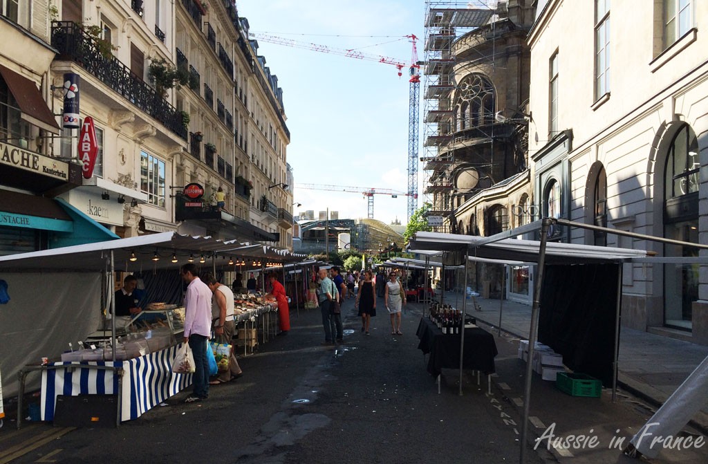 Sunday market half-deserted