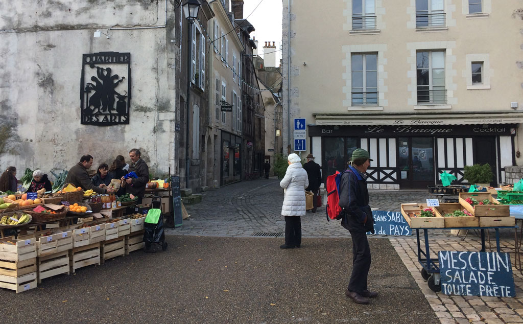Saturday market in Blois