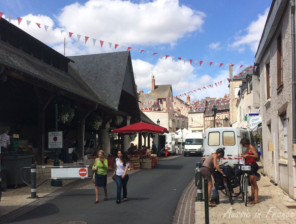 Arriving in Meung at the end of the market