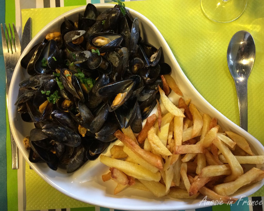 Traditional moules frites