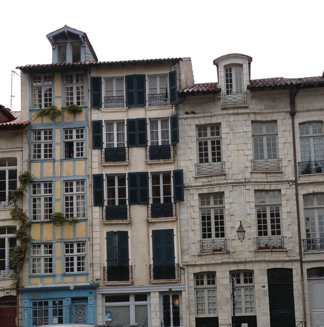 Narrow apartments in Bayonne