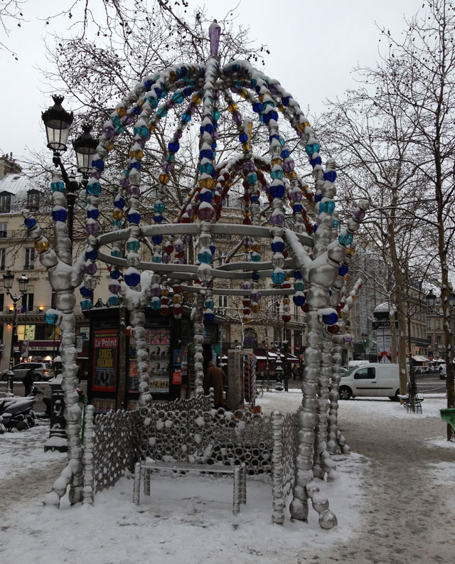 Night Revellers Kiosk on Place Colette