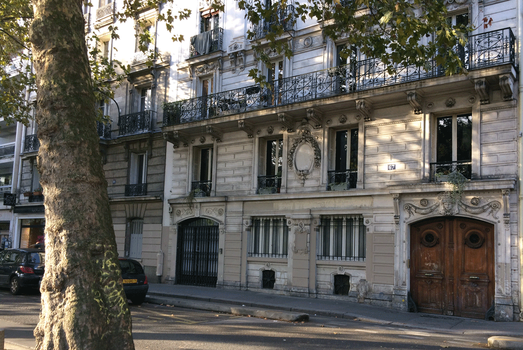 Just one of the beautiful buildings along the canal