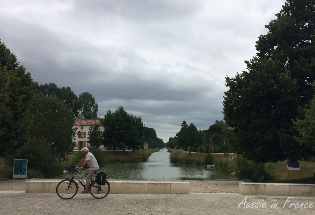 Crossing the canal in Oulmes