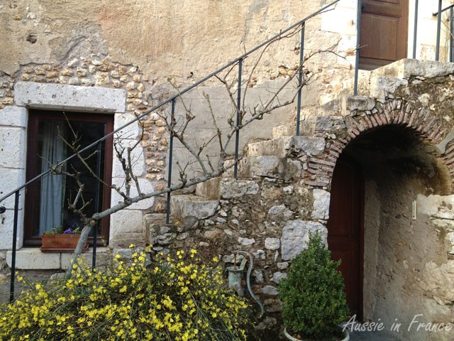 Our perron in the winter after pruning the roses
