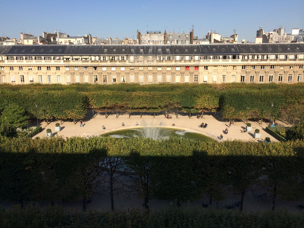 1st September in the Palais Royal - a few stragglers who are not part of La Rentrée