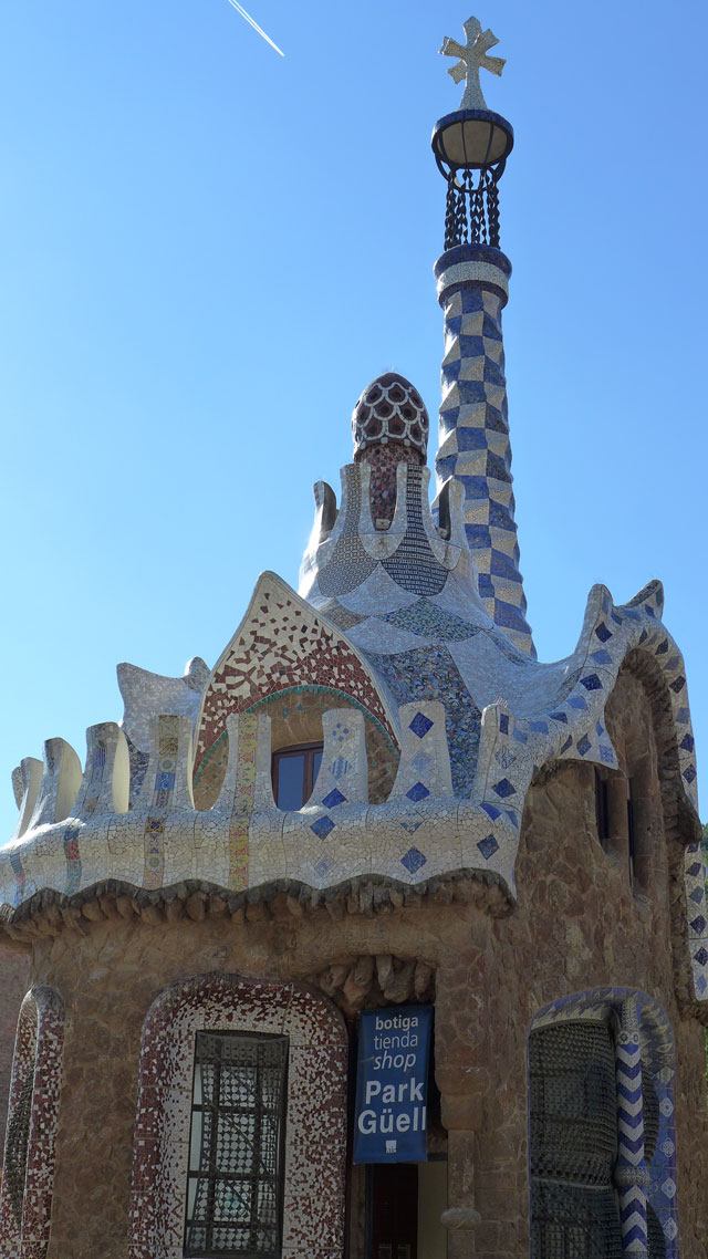 Pavillon at the entrance to Guell Park