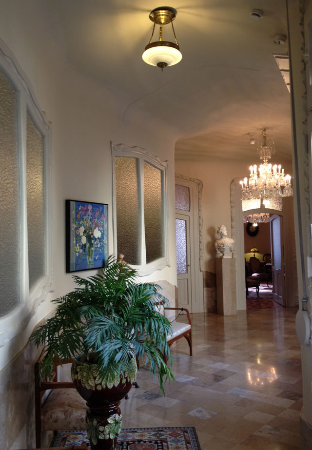 Large corridor providing access to the different rooms