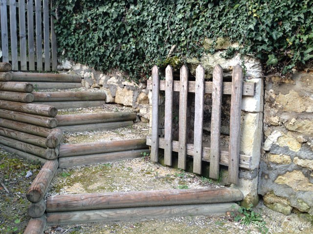 Wine press shaft called a "jitte de pressoir"
