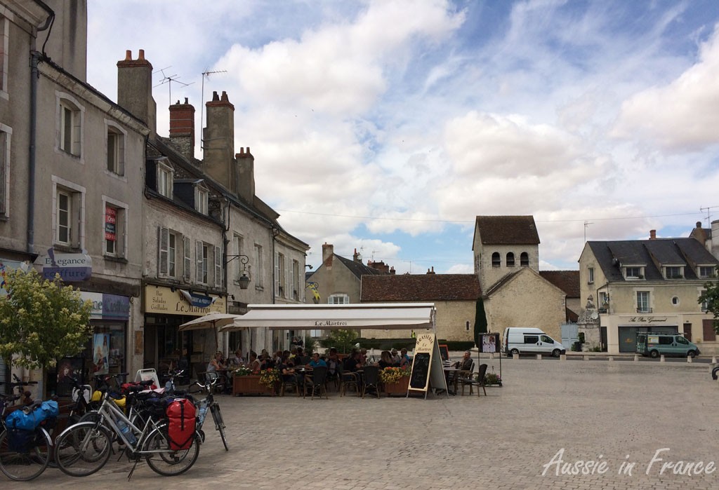 The square in Beaugency that we missed last time