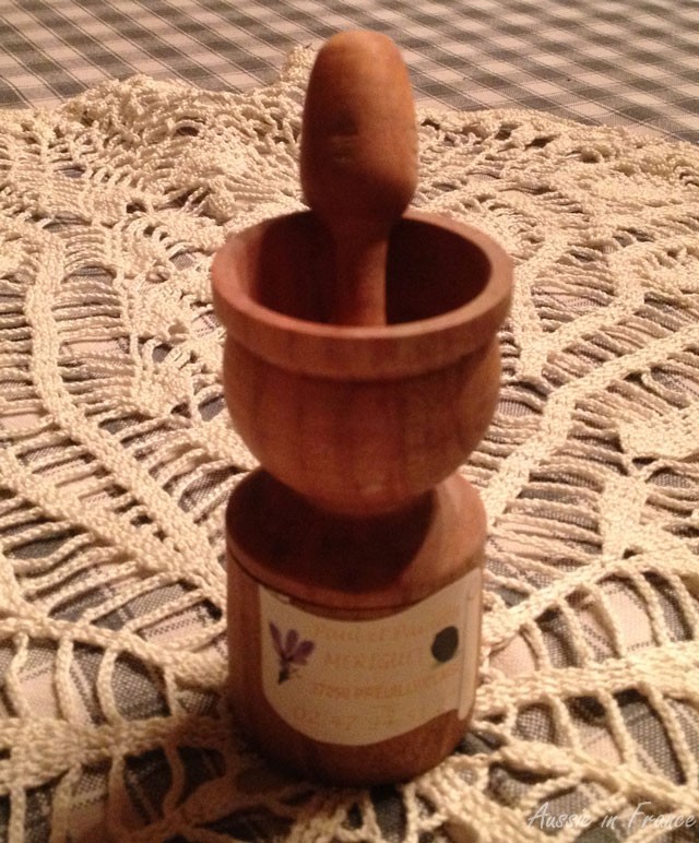 Saffron mortar and pestle with container