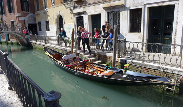 The sandolo, originally from Burano Island, is shorter than the gondola and symmetrical