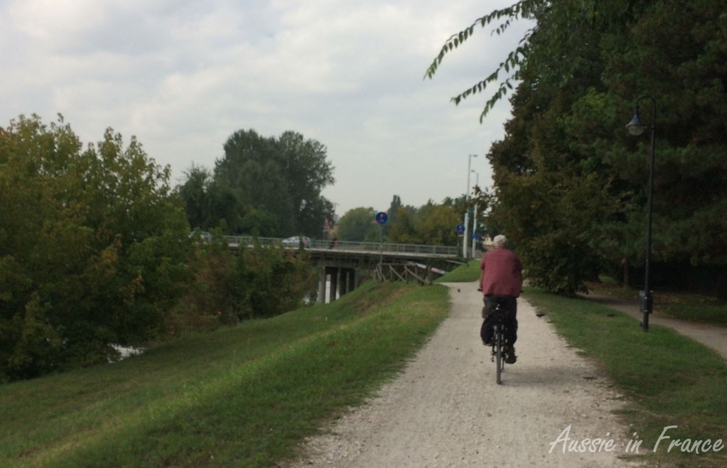 The bike path just before the second bridge