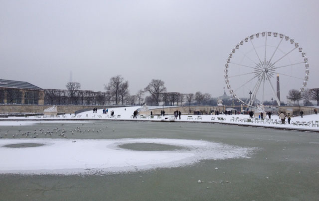 Pond near Place de la Concorde