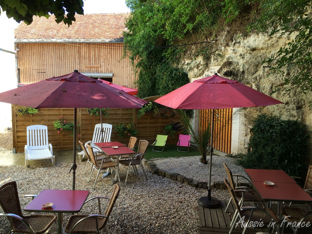A shady terrace in Angé, very welcome after riding for 15 K under a 30°C sun