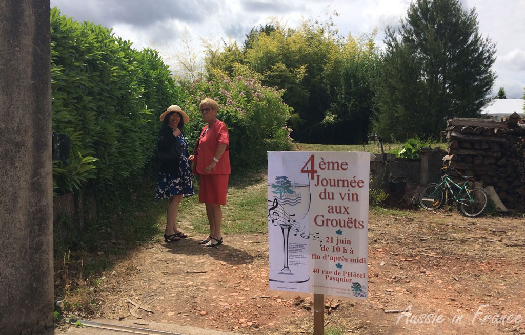 Françoise and Jin at the entrance to the wine-tasting day