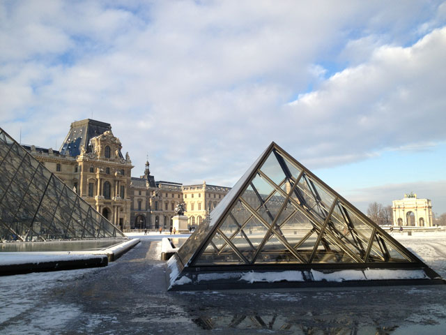 Sun on the Louvre pyramids