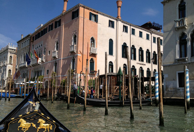 Approaching the San Samuele traghetto stop near the fish market