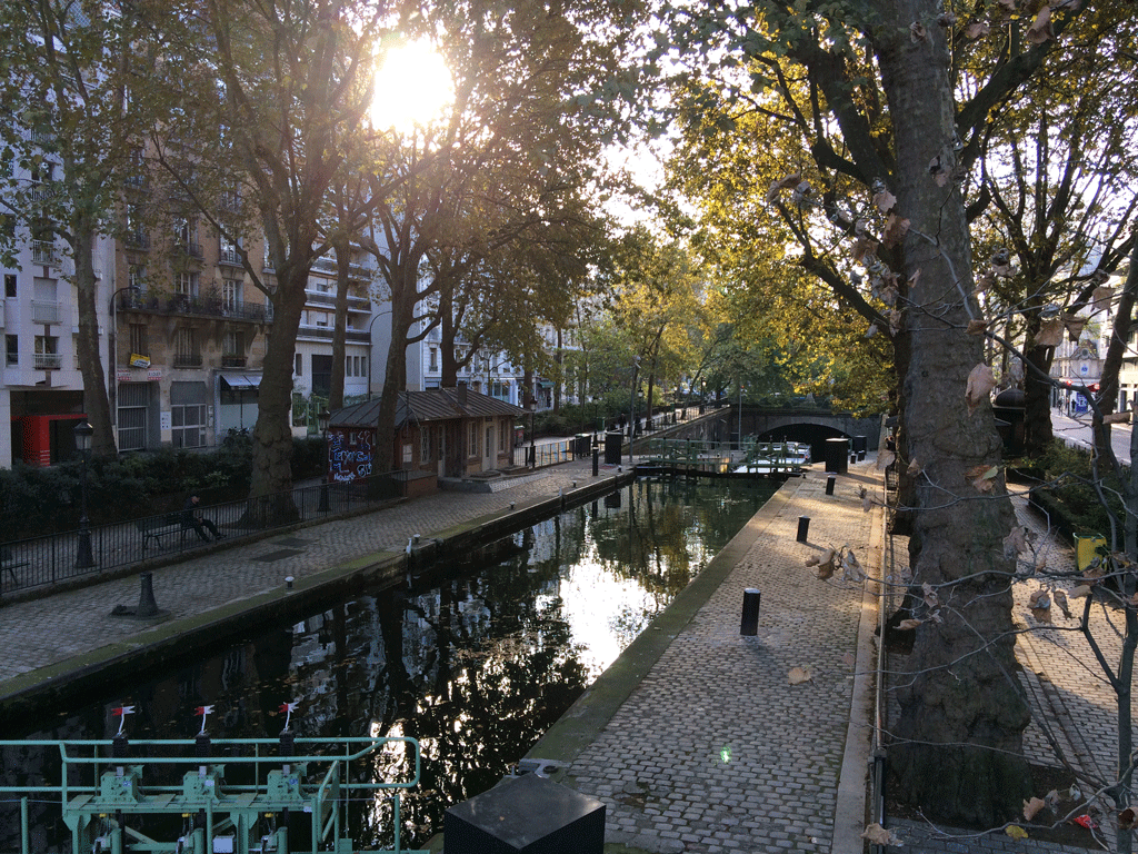 View of the canal from one of the humpback bridges