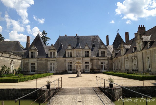 The front façade pf Villesavin