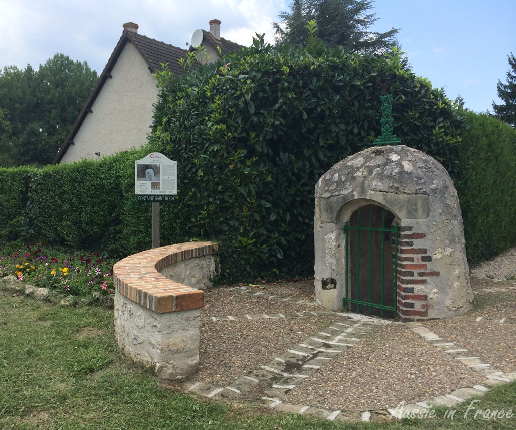 Fontaine Saint Michel well in Thoury